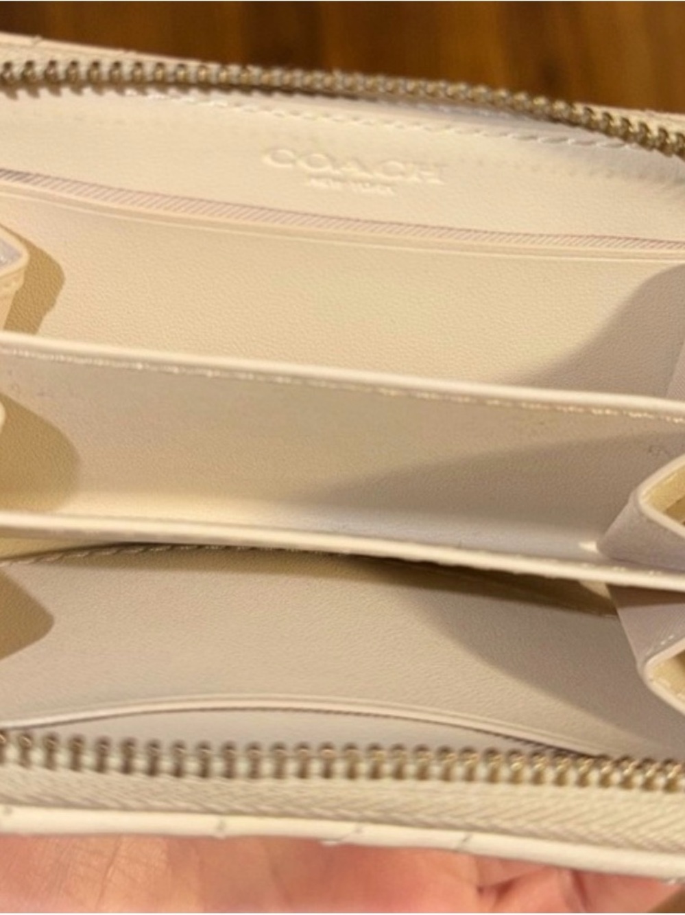 Coach Quilted Zip Card Wallet in Cream with Gold 'C' - Picture 4 of 4
